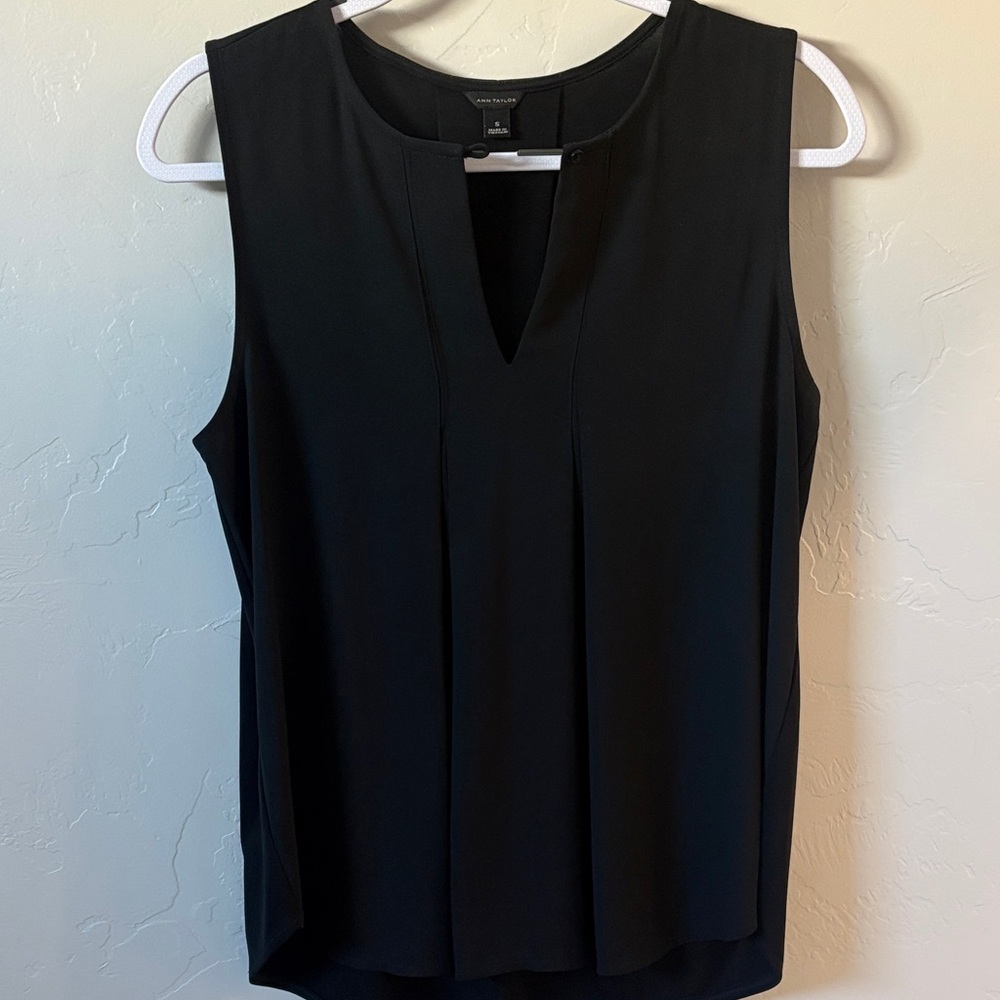 EUC Ann Taylor Black Sleeveless Top